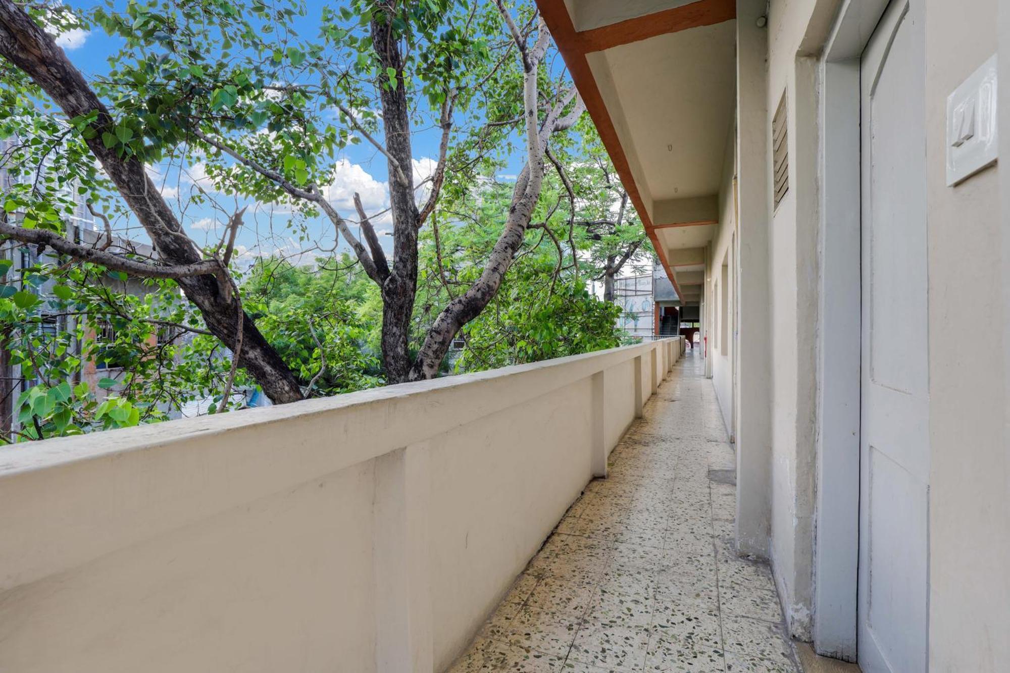 Hotel O Ellis Ahmedabad Exterior foto