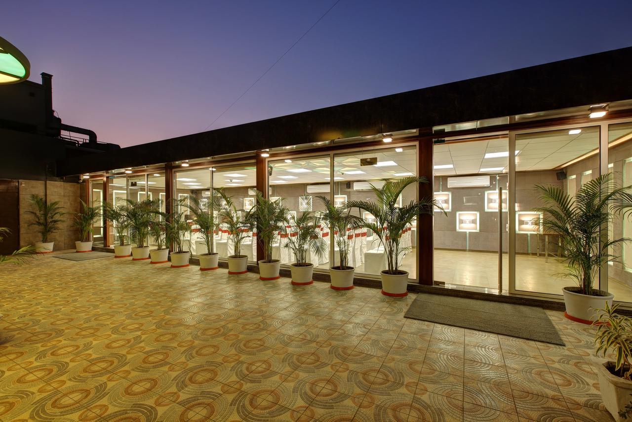 Hotel O Ellis Ahmedabad Exterior foto