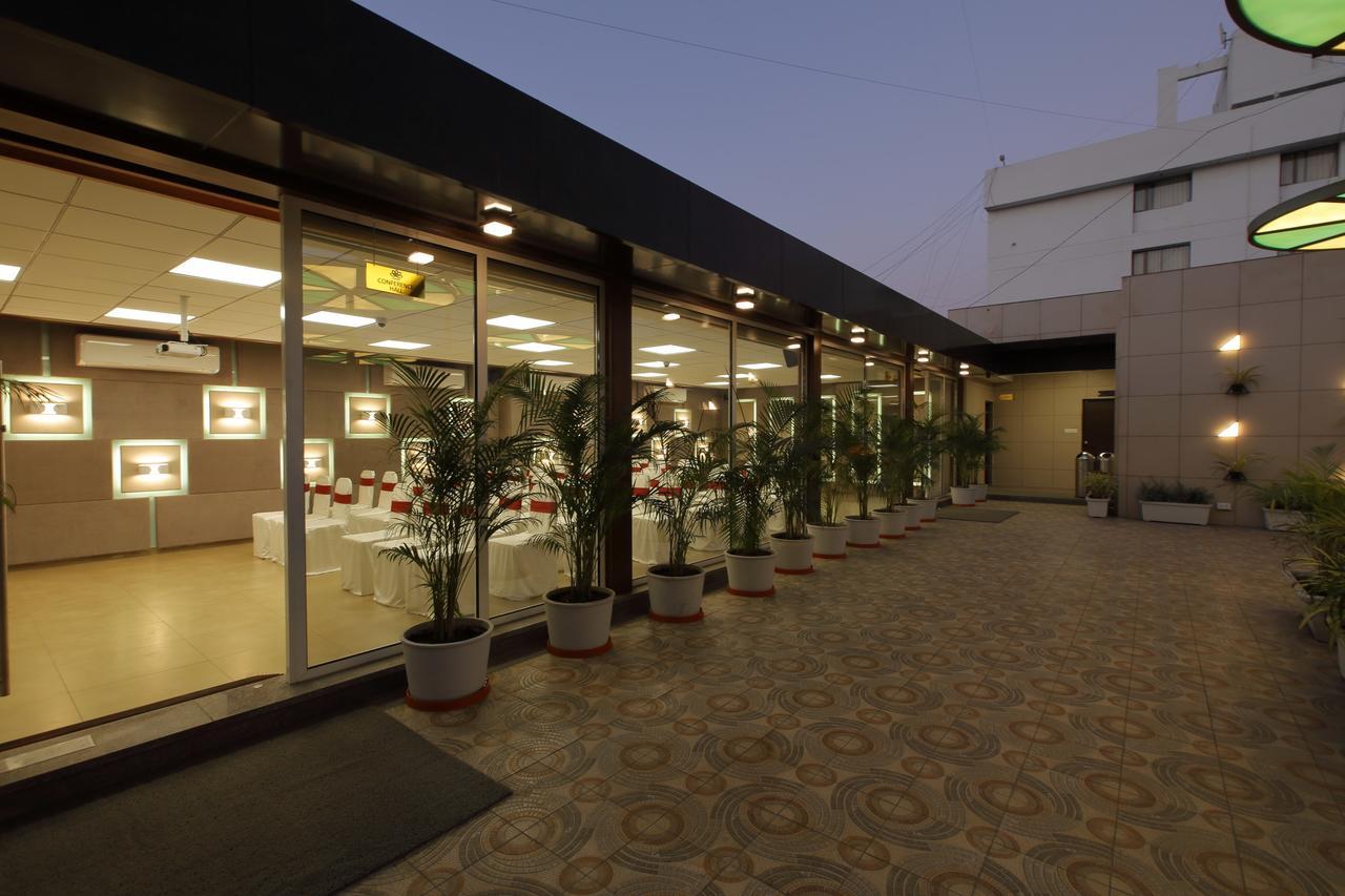 Hotel O Ellis Ahmedabad Exterior foto